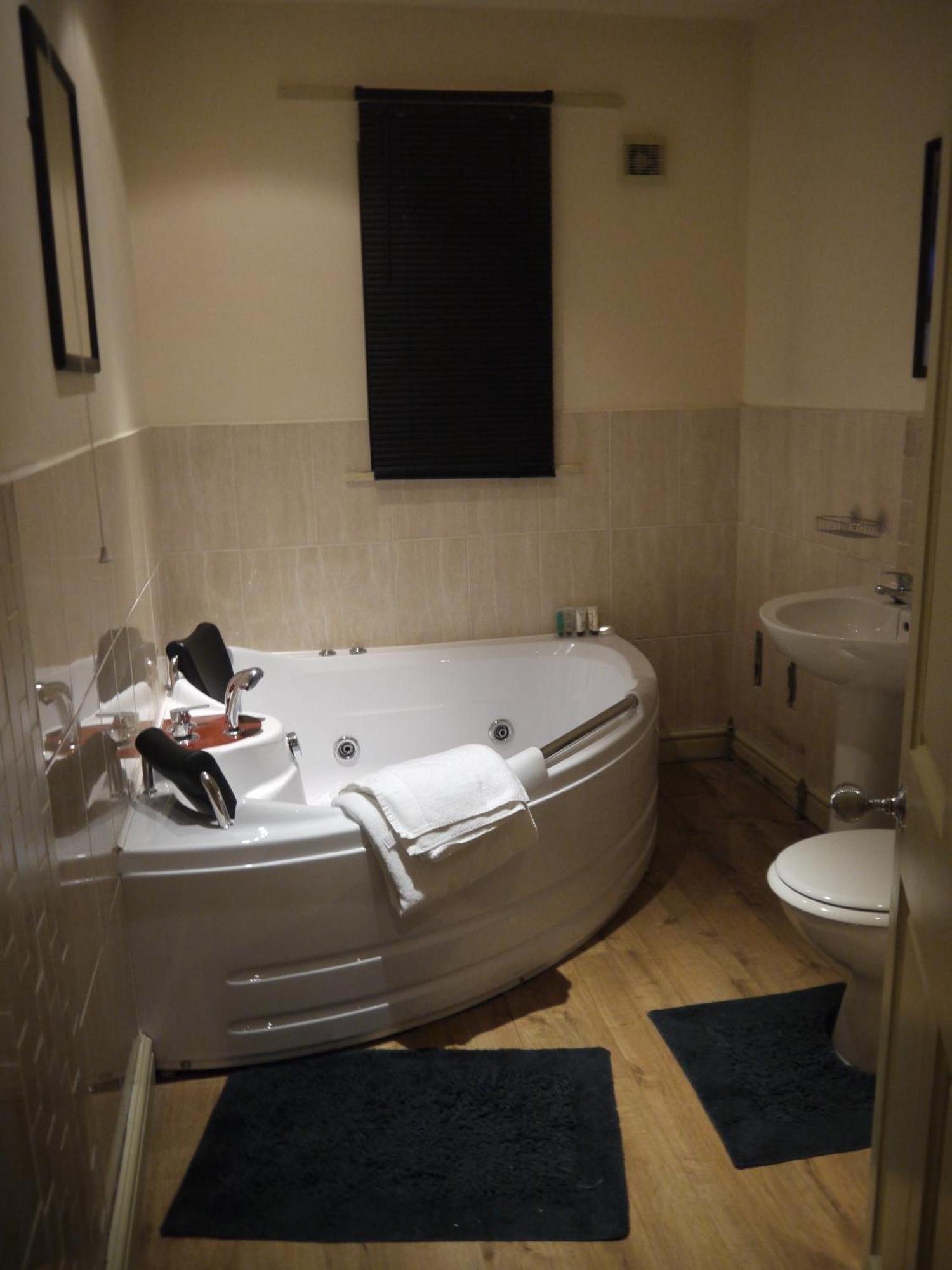 Dimple Well Lodge Hotel Wakefield Eksteriør bilde